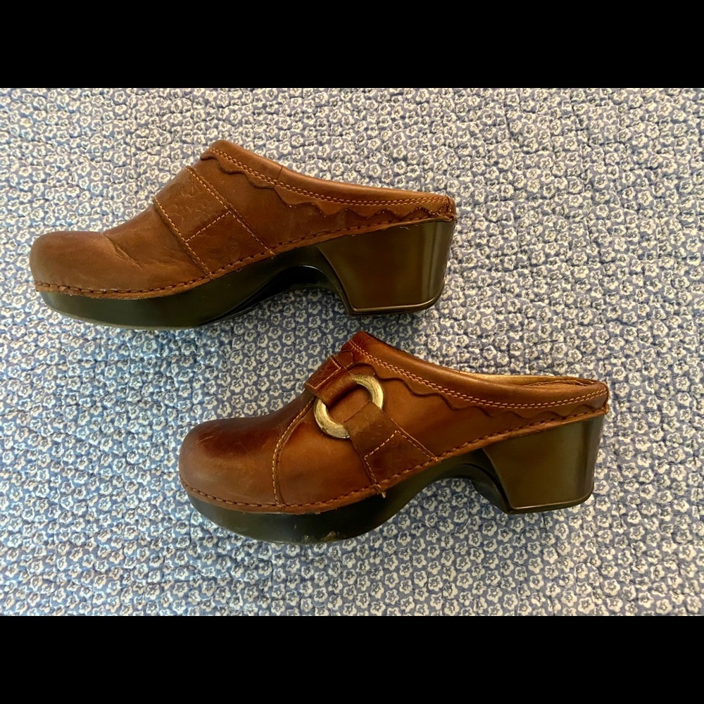 Dansko brown clogs Size 8